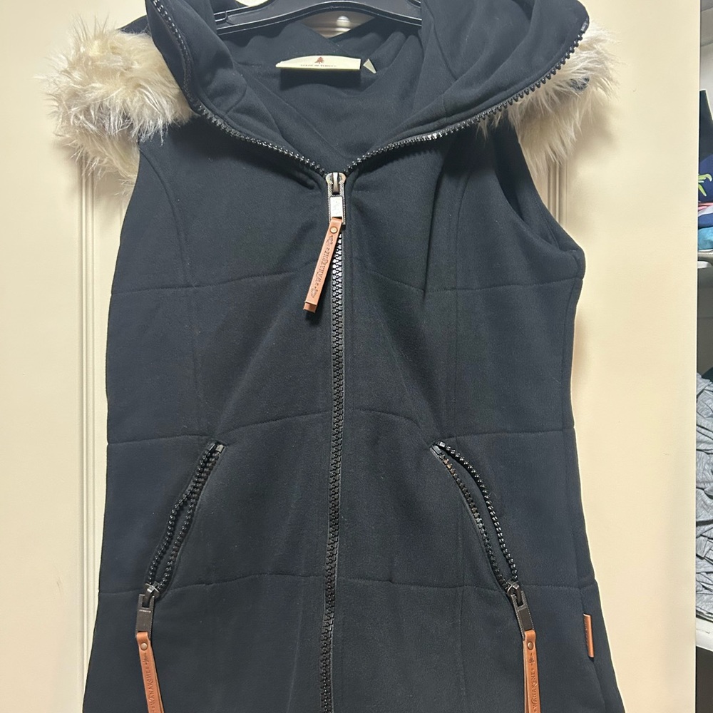 Wanakome Black Apparel